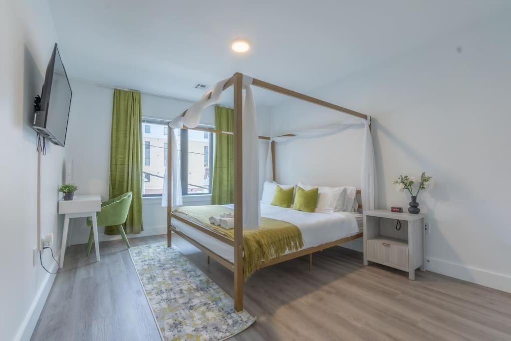 2 Bedroom 2 Bath Suite, Near American Dream And The Airport, Free Parking, King Bed And 2 Queen Beds, Washer And Dryer Orange エクステリア 写真