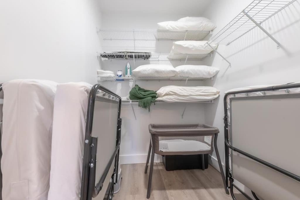 2 Bedroom 2 Bath Suite, Near American Dream And The Airport, Free Parking, King Bed And 2 Queen Beds, Washer And Dryer Orange エクステリア 写真