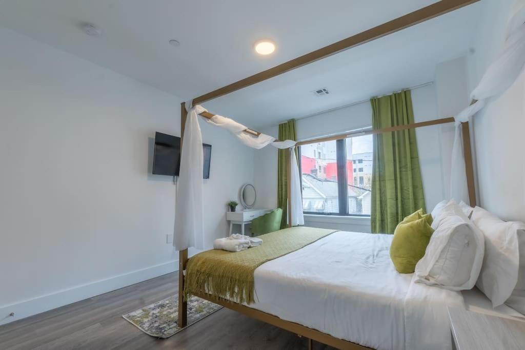 2 Bedroom 2 Bath Suite, Near American Dream And The Airport, Free Parking, King Bed And 2 Queen Beds, Washer And Dryer Orange エクステリア 写真